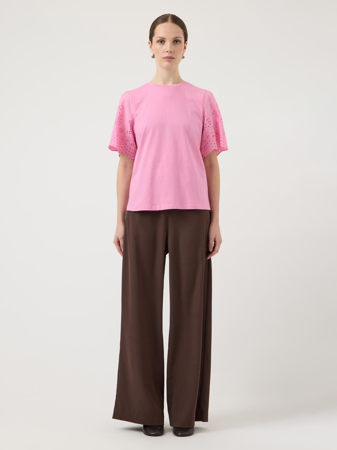 model_shot-front_full